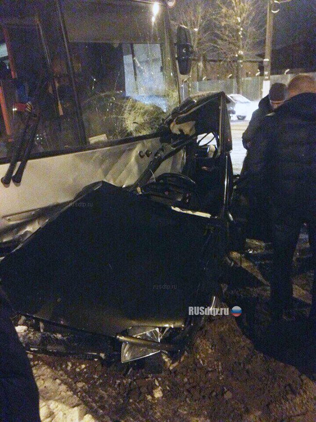 Два человека погибли в ДТП с участием автобуса в Твери