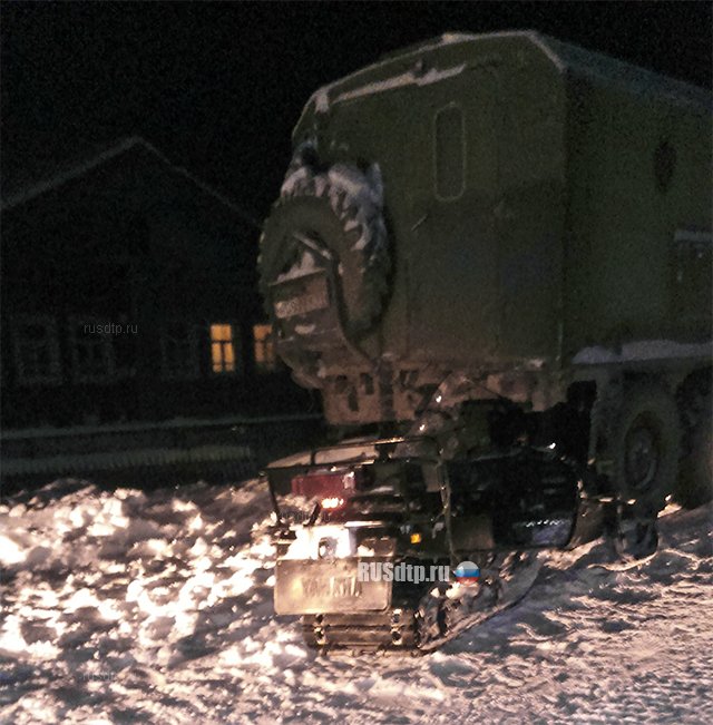 В Коми водитель снегохода погиб, врезавшись в стоящий грузовик