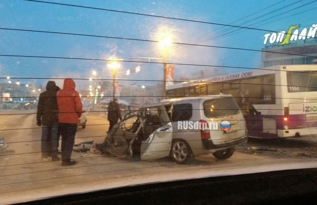 22-летняя девушка погибла в ДТП на Комсомольском мосту в Омске
