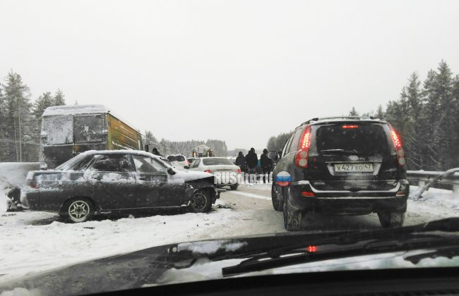 18 автомобилей столкнулись на Новоприозерском шоссе под Петербургом