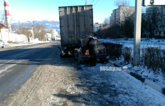 В Новороссийске водитель покончил с собой, врезавшись в фуру