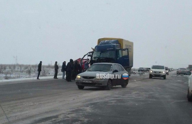 Двое погибли в ДТП с участием трех автомобилей в Ростовской области