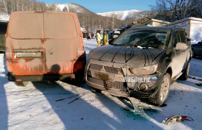 Грузовик протаранил около 10 машин на горнолыжном курорте в Челябинской области