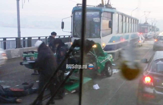 Водитель и пассажир «Жигулей» погибли в ДТП с трамваем в Новокузнецке