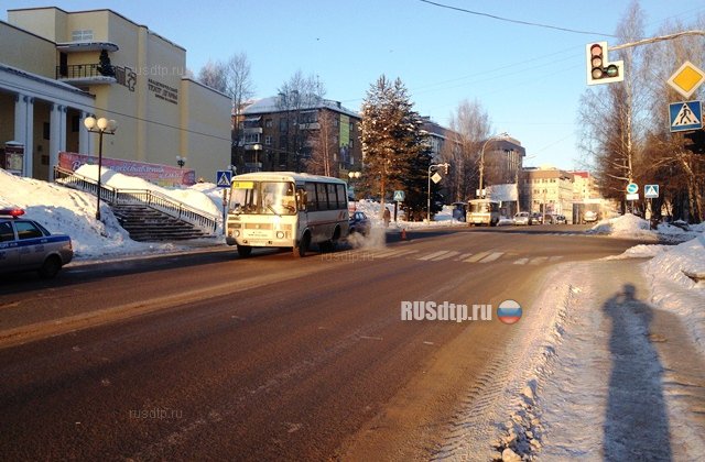 Автобус сбил девушку в Сыктывкаре