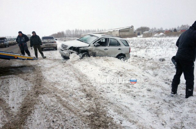 Два автомобиля столкнулись в Липецкой области. Погиб человек