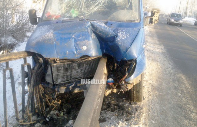 Отбойник проткнул фургон на Московском шоссе в Пушкине