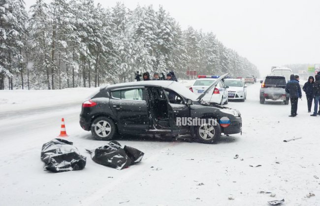 Водитель и пассажирка «Рено» погибли в ДТП под Тюменью