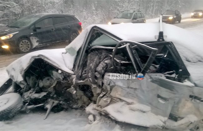 В Ленобласти погиб водитель Ауди, врезавшись в грузовик с взрывчаткой