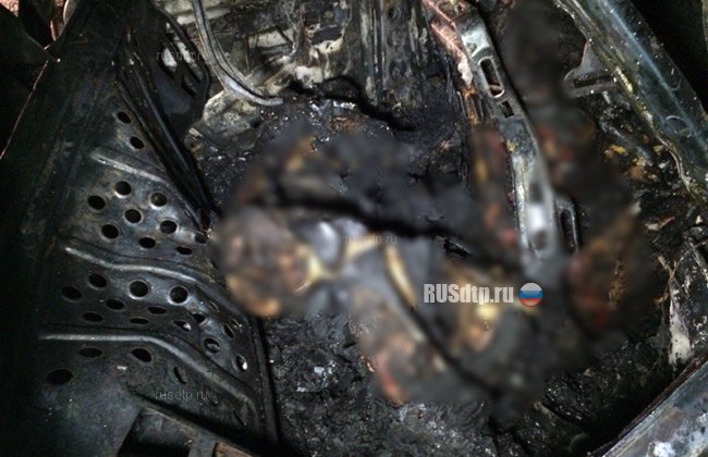 Семья сгорела в автомобиле в результате ДТП в Саратовской области