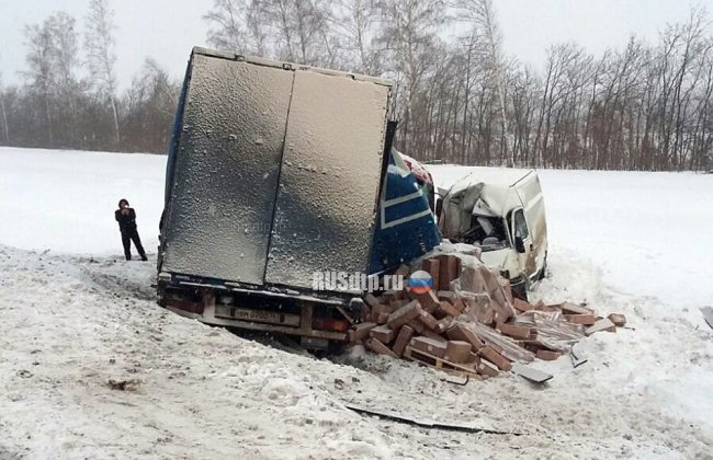 Пассажир фургона погиб в результате ДТП в Башкирии