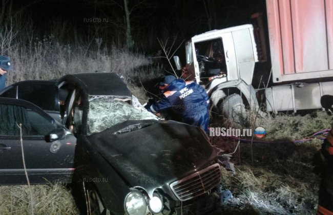 Водитель Мерседеса и пешеход погибли в ДТП в Северной Осетии