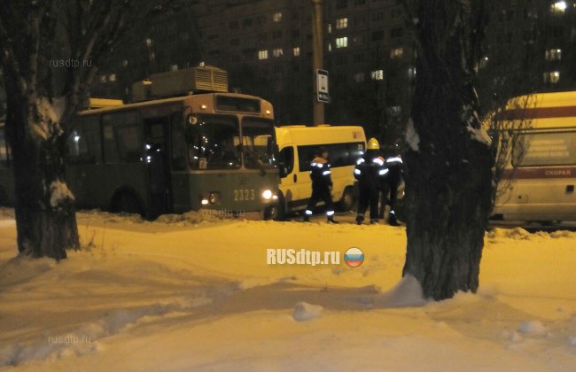Более 10 человек пострадали в ДТП с участием троллейбуса и маршрутки в Тольятти