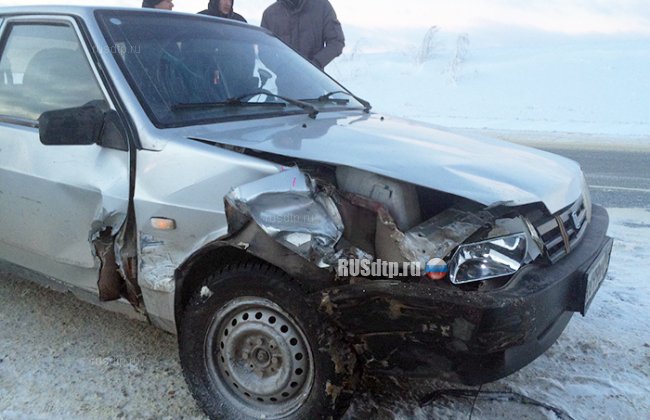 Двое погибли в лобовом столкновении «Газели» и «Рено» в Саратовской области