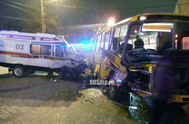 10 человек пострадали в ДТП с участием «скорой» и маршрутки в Нижнем Новгороде