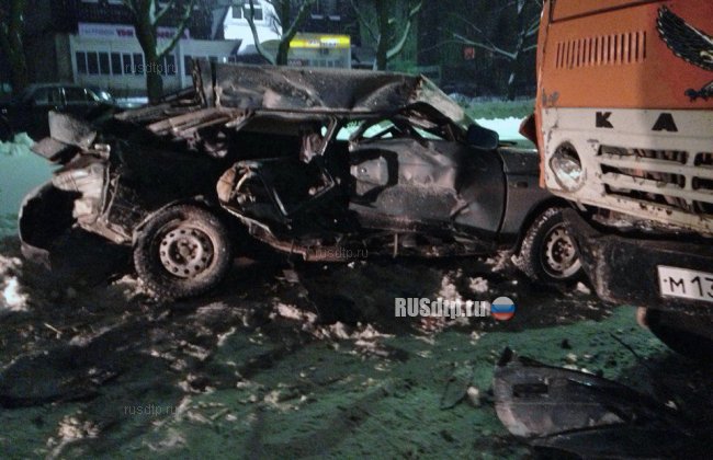 Молодая компания на ВАЗ-2112 разбилась в ДТП с автогрейдером в Удомле