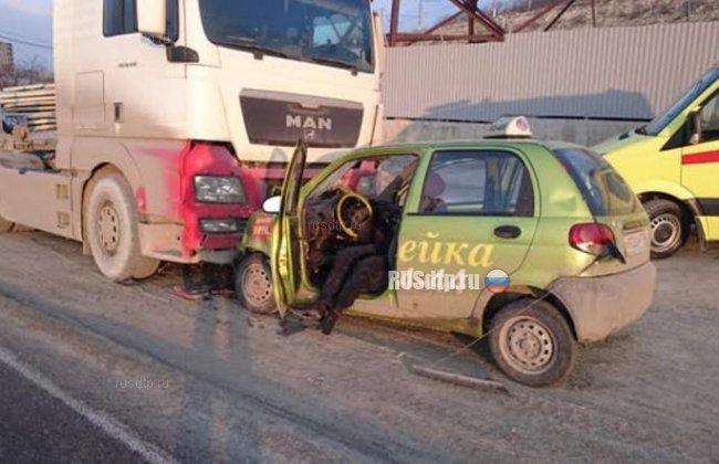 Таксист и его пассажирка погибли в ДТП в Новороссийске