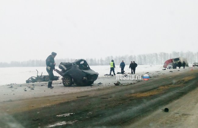 «Ладу» разорвало на части в результате ДТП в Рязанской области. Двое погибли