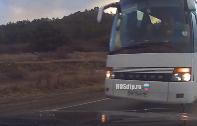 Видеокадры столкновения Тойоты и Сетры на трассе в Республике Крым