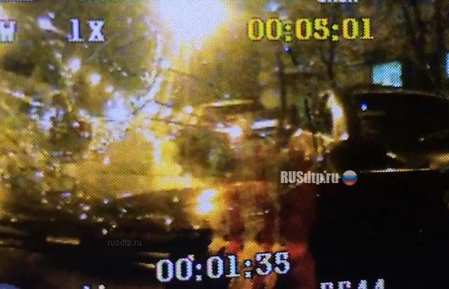 В Воронеже пьяный водитель врезался в две припаркованные машины