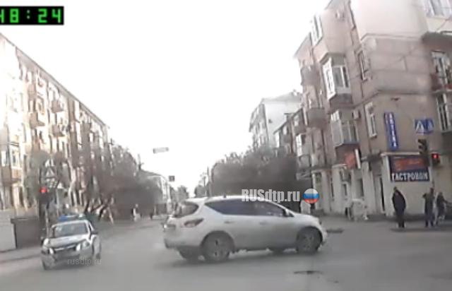 В Севастополе патрульный автомобиль столкнулся с Ниссаном