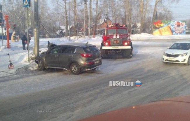Видеозапись ДТП в Кемерове, в котором 3 человека пострадали