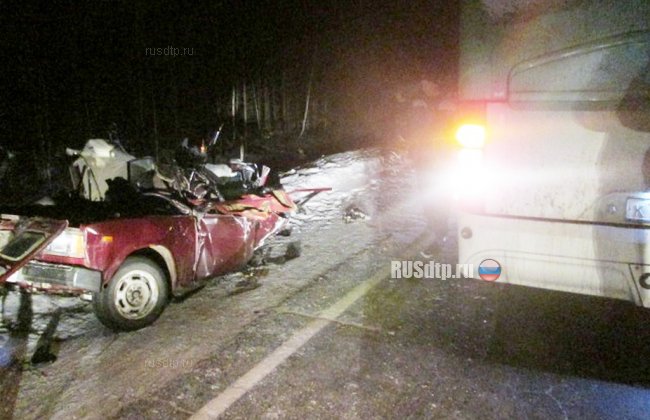 ВАЗ и Neoplan столкнулись на трассе в Иркутской области. Погиб водитель
