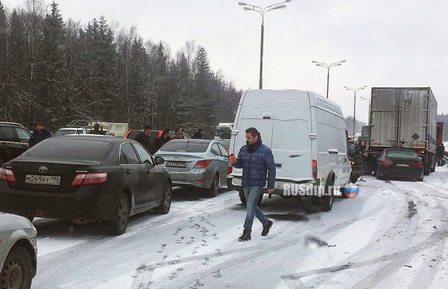 Массовое ДТП с участием более 20 транспортных средств произошло в Подмосковье