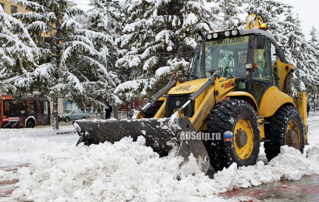В Екатеринбурге экскаватор засыпал ребенка снегом