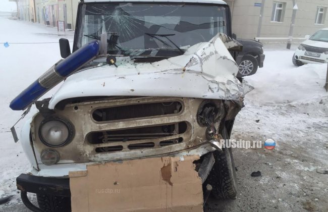 Пьяный водитель врезался в полицейский УАЗ в Якутске