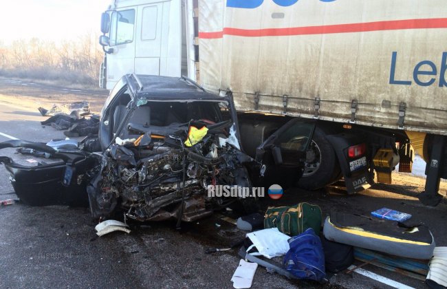 В Воронежской области в массовом ДТП с участием пяти автомобилей погибли 4 человека