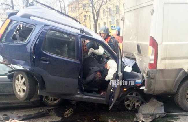 Водитель «Сузуки» погиб в массовом ДТП на Лесном проспекте в Петербурге