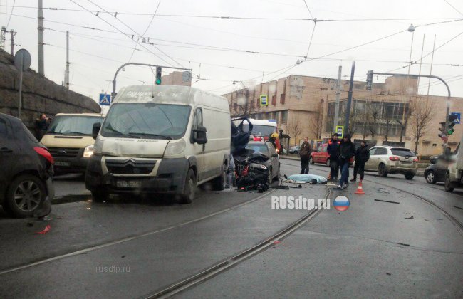Водитель «Сузуки» погиб в массовом ДТП на Лесном проспекте в Петербурге