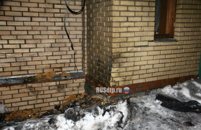 В Московской области внедорожник врезался в стену храма и загорелся
