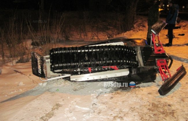 В Угличне погиб водитель снегохода, врезавшись в столб