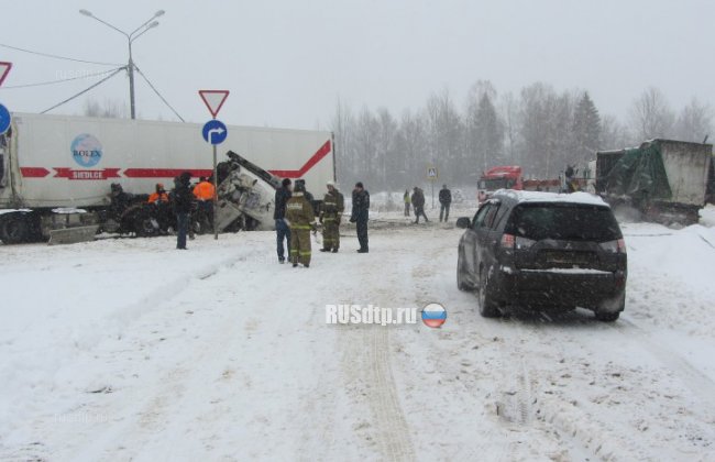 Видеокадры столкновения двух фур на трассе М-9 «Балтия»