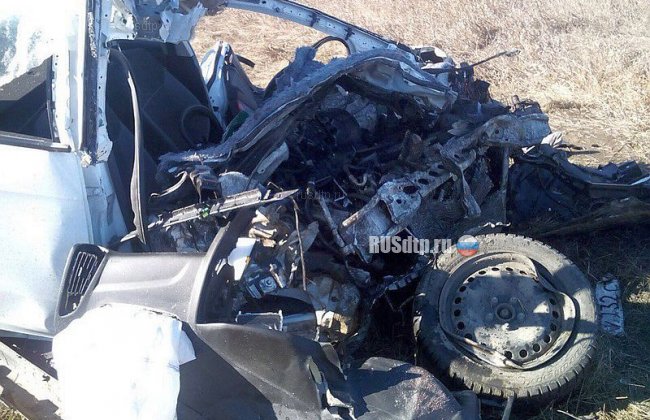 На Ставрополье водитель седана погиб, врезавшись в грузовик
