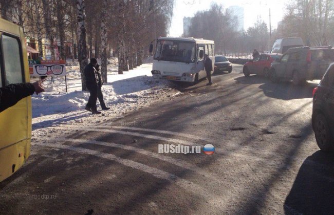 В Екатеринбурге противостояние маршруток закончилось массовым ДТП