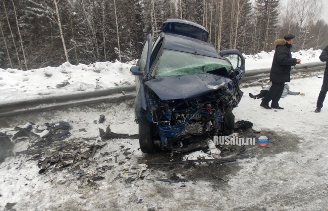 Один человек погиб и шестеро пострадали на трассе в Свердловской области