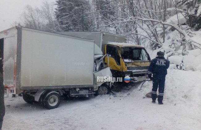 Один человек погиб и трое пострадали в ДТП в Сахалинской области