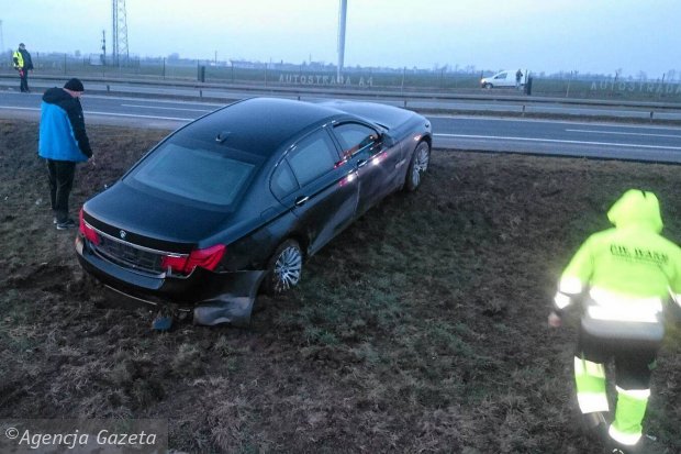 Видеорегистратор запечатлел момент ДТП с участием автомобиля президента Польши