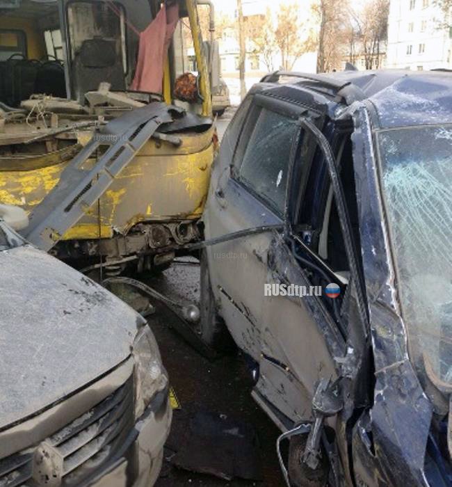 Пять человек пострадали в ДТП с участием автобуса и двух автомобилей в Самаре