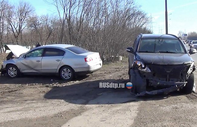 7 автомобилей столкнулись на улице Верхние Поля в Москве