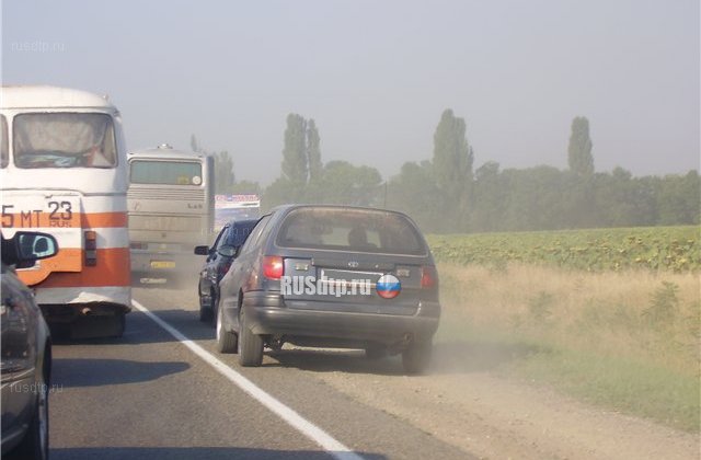 Верховный суд России разрешил не уступать дорогу автомобилям, которые двигаются по обочине