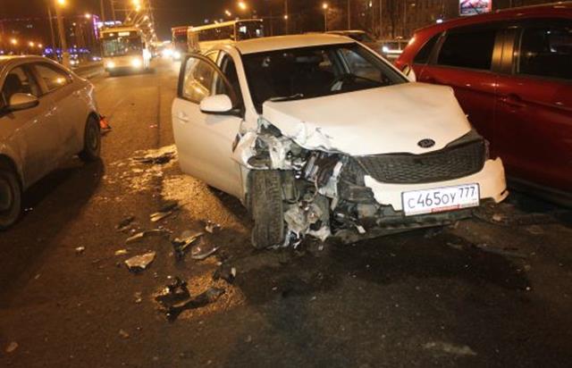 Шесть автомобилей столкнулись на Рязанском проспекте в Москве