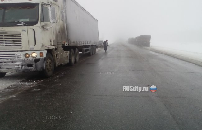 Мчавшийся тягач снёс машину с людьми на железнодорожном переезде в Татарстане