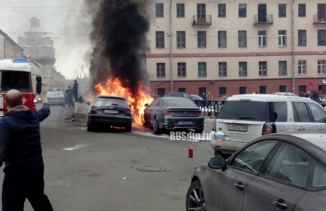 В Петербурге сгорел BMW супруги Сергея Шнурова