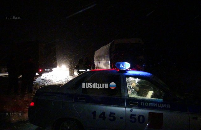 Автобус столкнулся с большегрузом в Свердловской области