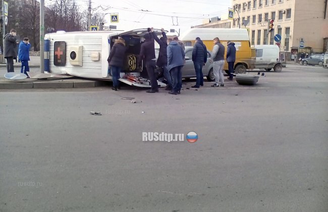 Скорая с беременной пациенткой попала в ДТП в Санкт-Петербурге