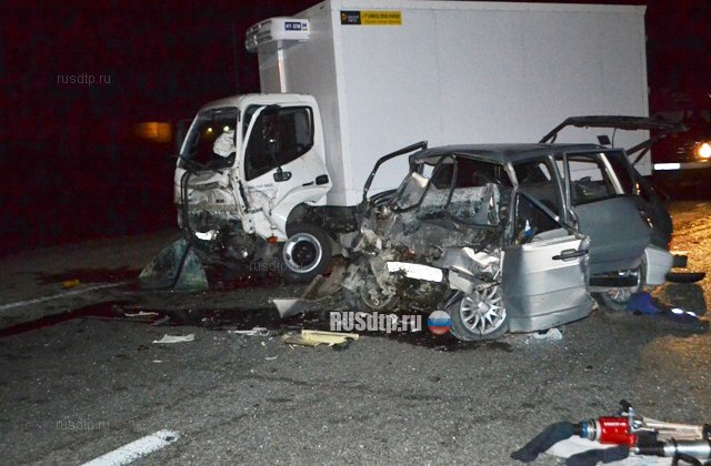 На Кубани водитель и пассажир «Лады» погибли в ДТП с грузовиком